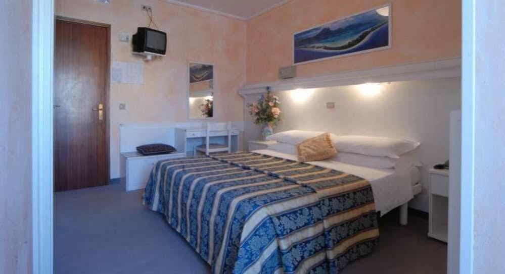 Hotel Amburgo Бибионе Экстерьер фото