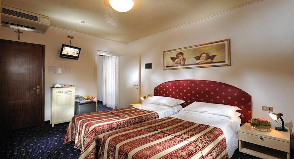 Hotel Amburgo Бибионе Экстерьер фото