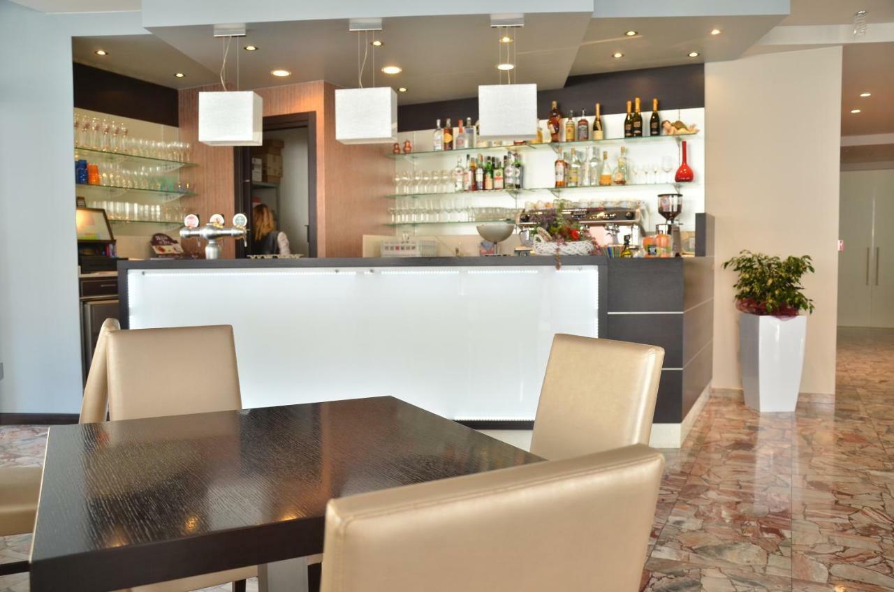 Hotel Amburgo Бибионе Экстерьер фото